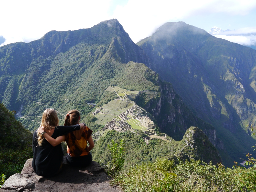 Nach 2 Stunden bis zum Machu Picchu haben wir dann auch noch den Weg auf den Wayna Picchu genommen. Alles in allem sind wir diesen Tag etwa 12 Stunden unterwegs gewesen und gelaufen.